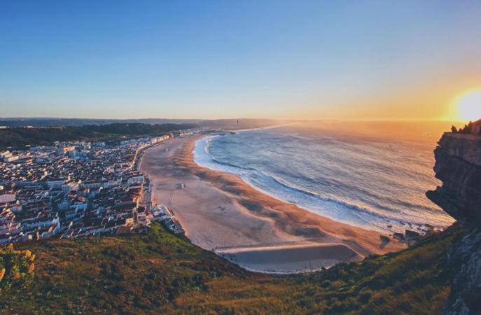 Sunset Terrace - Beachfront Apartment With Private Parking Nazaré Exterior photo