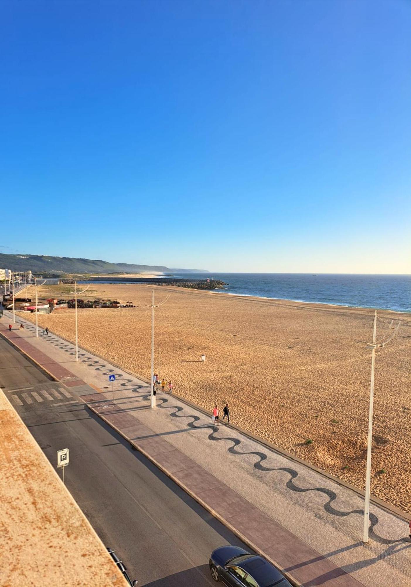 Sunset Terrace - Beachfront Apartment With Private Parking Nazaré Exterior photo