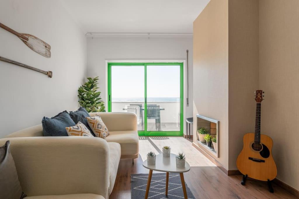 Sunset Terrace - Beachfront Apartment With Private Parking Nazaré Exterior photo