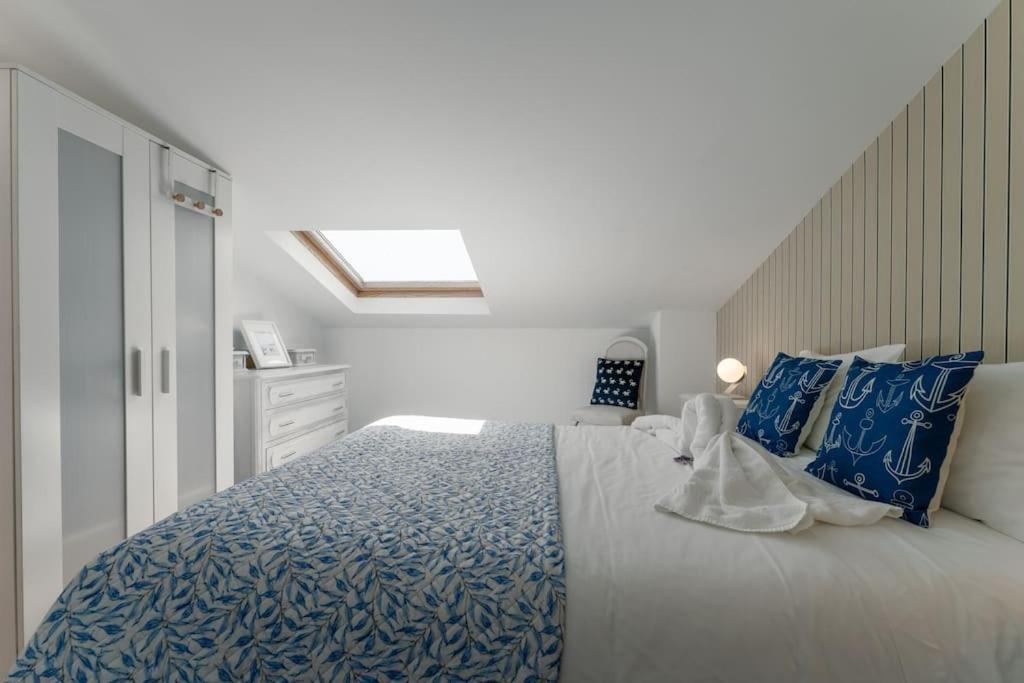 Sunset Terrace - Beachfront Apartment With Private Parking Nazaré Exterior photo