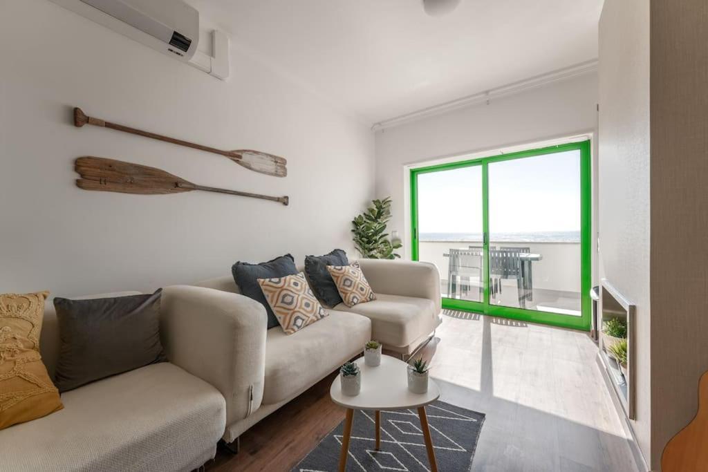 Sunset Terrace - Beachfront Apartment With Private Parking Nazaré Exterior photo