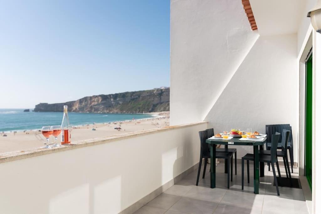 Sunset Terrace - Beachfront Apartment With Private Parking Nazaré Exterior photo