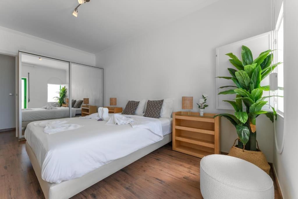 Sunset Terrace - Beachfront Apartment With Private Parking Nazaré Exterior photo